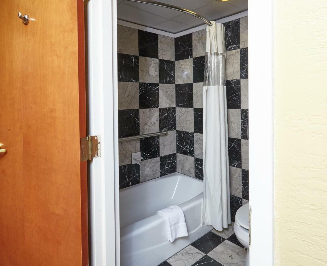 Ocean Inn & Suites St. Simons Island Extérieur photo