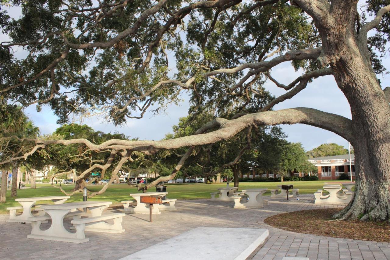 Ocean Inn & Suites St. Simons Island Extérieur photo